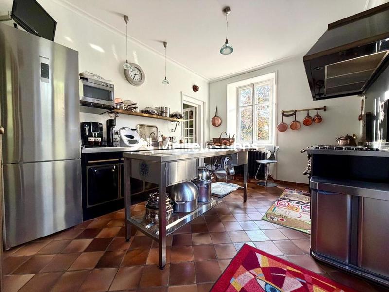 Maison - 375 m² - 12 pièces