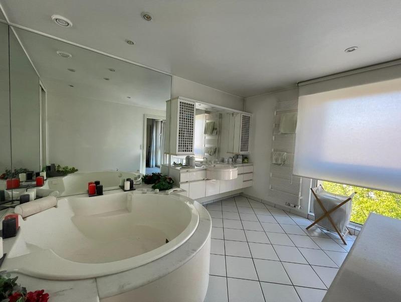 Appartement bourgeois - 135 m² - 5 pièces