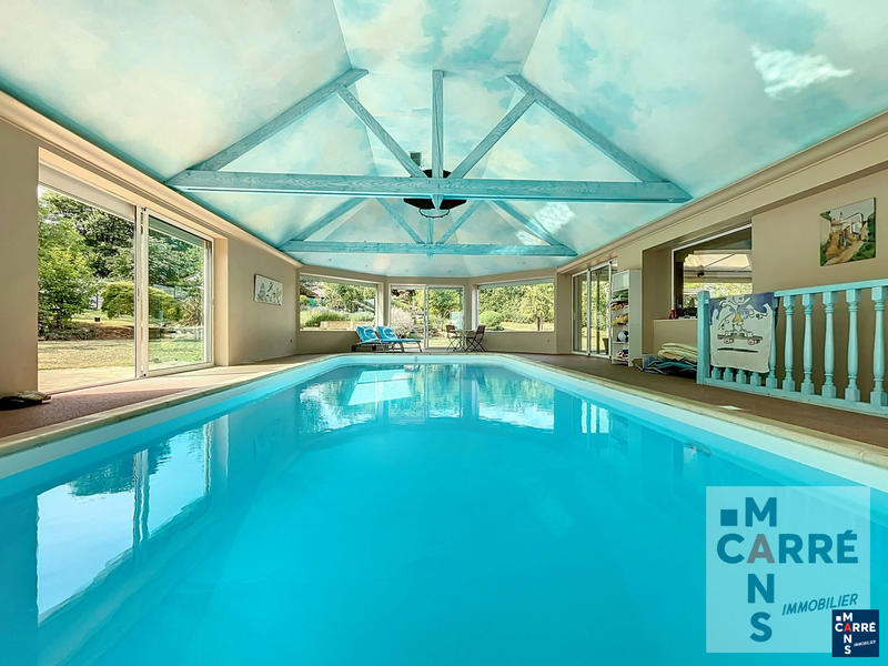 Maison - 237 m² - 8 pièces