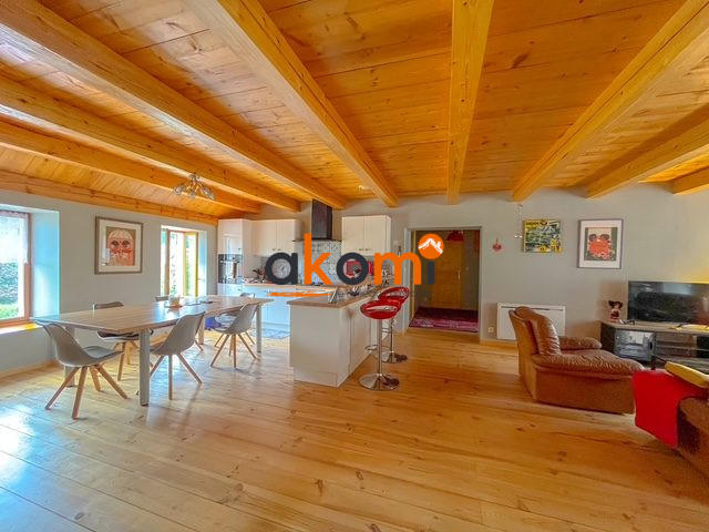 Maison - 249 m² - 8 pièces