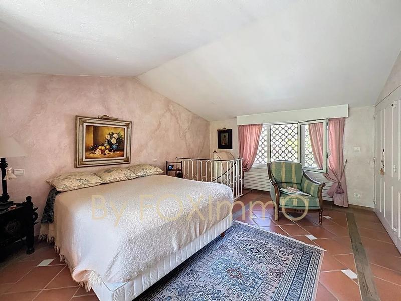 Villa - 372 m² - 9 pièces