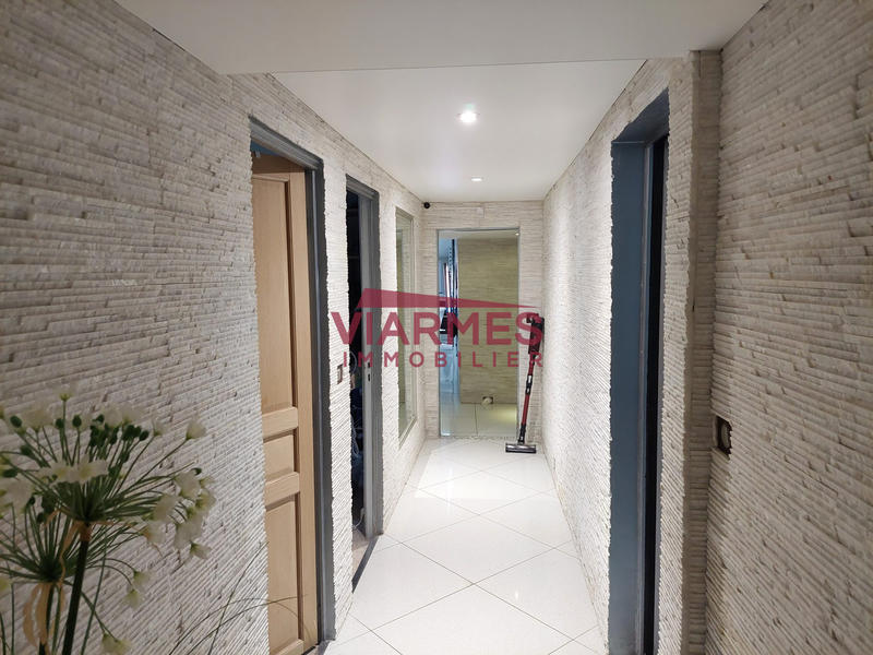 Maison - 210 m² - 8 pièces