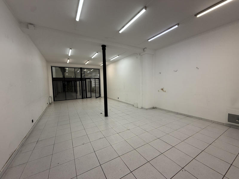 Magasins - 120 m²