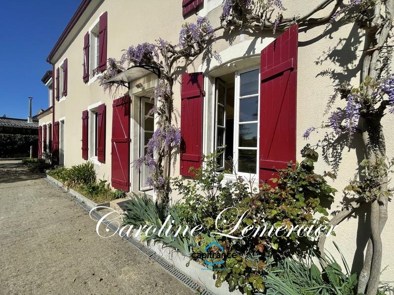 Maison - 245 m² - 8 pièces