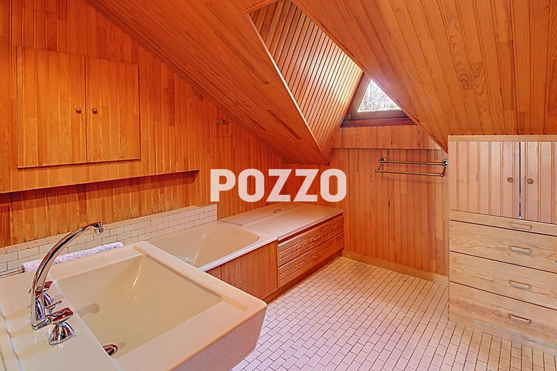 Maison - 253 m² - 7 pièces