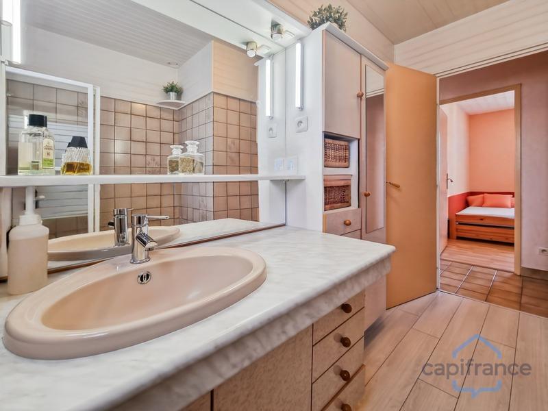 Maison - 222 m² - 8 pièces