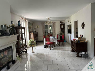 Maison - 270 m² - 8 pièces