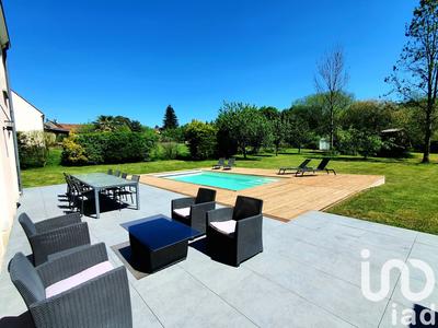 Maison - 218 m² - 8 pièces