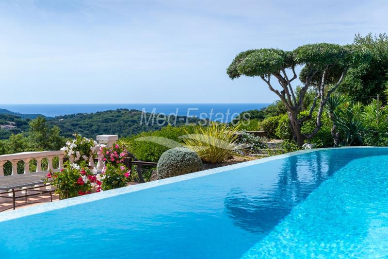 Propriété - 230 m² - 7 pièces