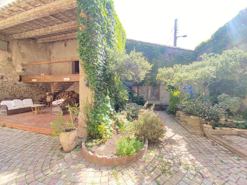 Maison de village - 349 m² - 9 pièces
