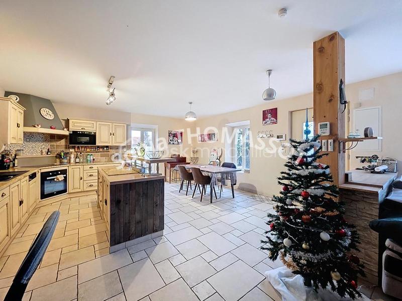 Maison - 210 m² - 8 pièces