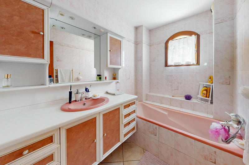 Maison - 190 m² - 5 pièces