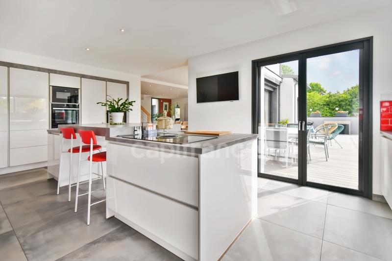 Maison - 320 m² - 6 pièces