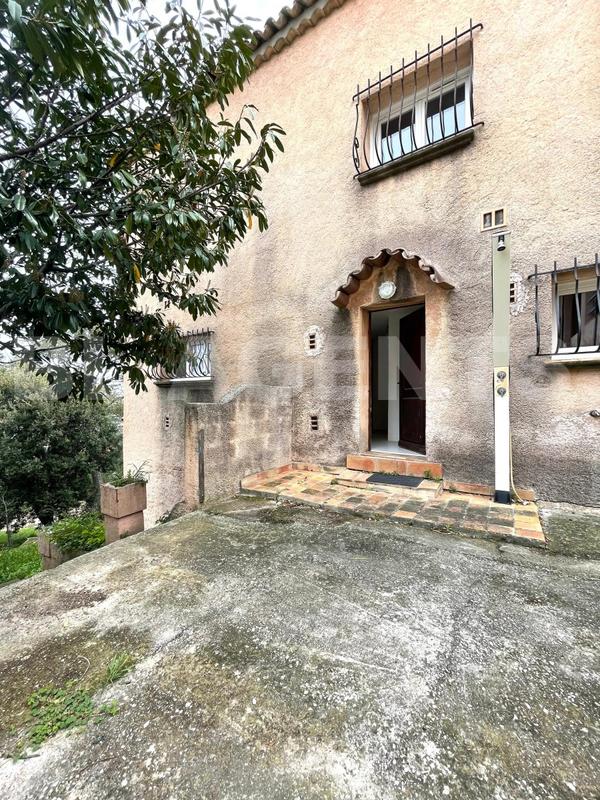 Maison - 224 m² - 9 pièces