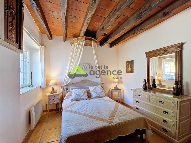 Maison - 270 m² - 11 pièces