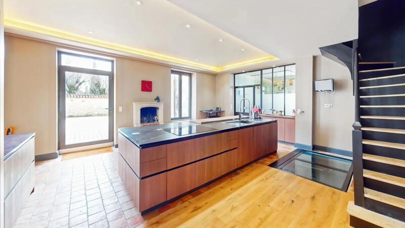 Propriété - 291 m² - 9 pièces