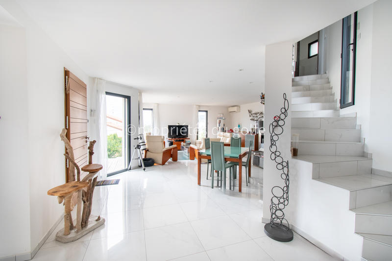 Maison - 200 m² - 6 pièces