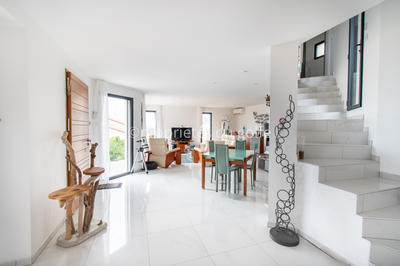 Maison - 200 m² - 6 pièces