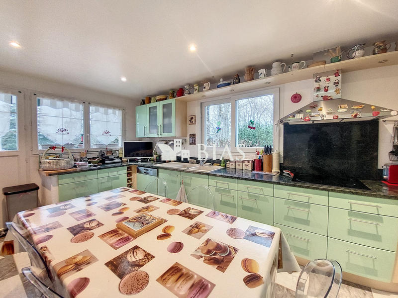 Maison traditionnelle - 150 m² - 6 pièces