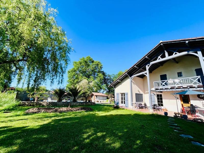 Maison - 200 m² - 7 pièces