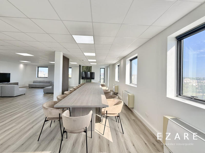 Bureau - 117 m² - 1 pièce