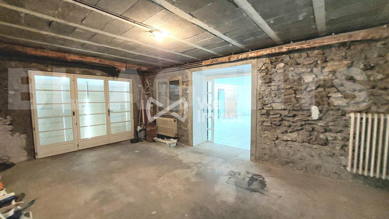 Maison - 295 m² - 9 pièces