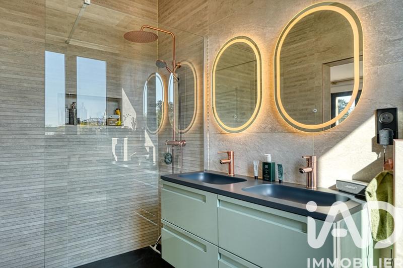 Maison - 243 m² - 8 pièces