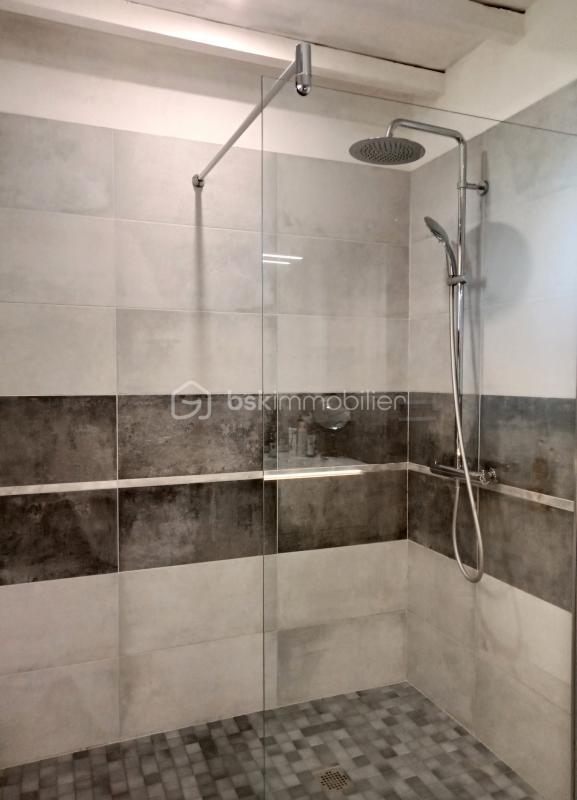 Pavillon - 180 m² - 7 pièces