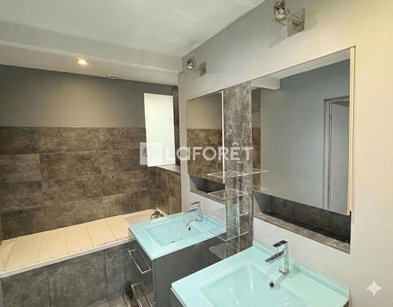 Loft - 185 m² - 5 pièces