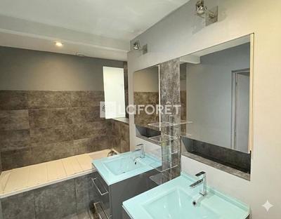 Loft - 185 m² - 5 pièces