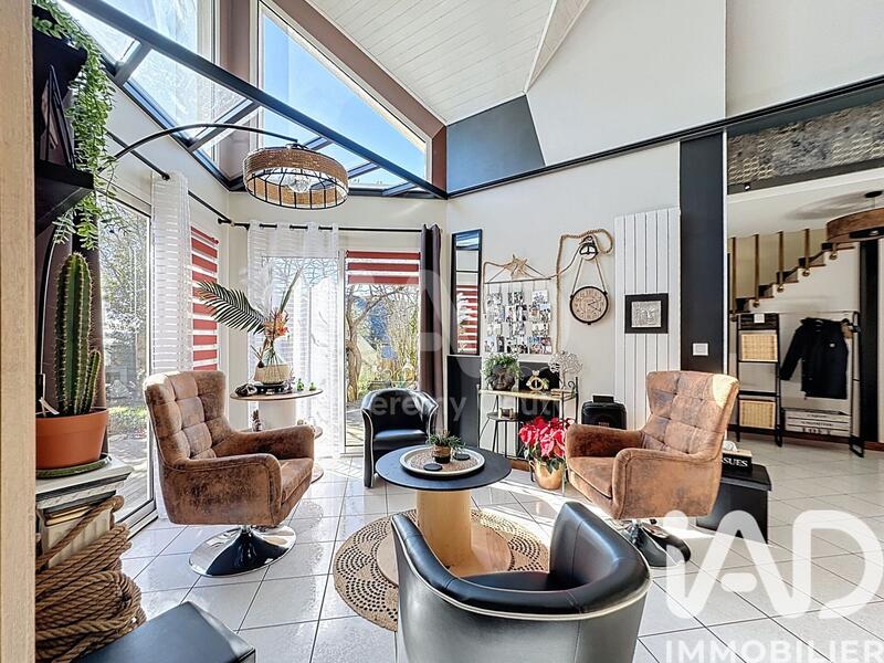 Maison - 201 m² - 9 pièces