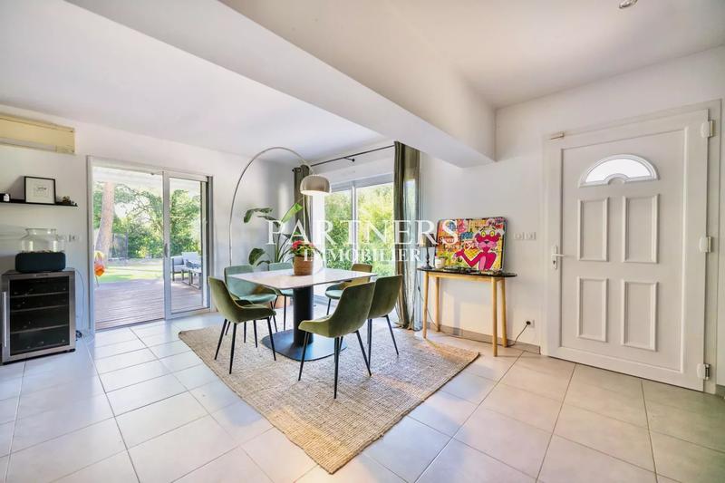 Maison - 465 m² - 11 pièces