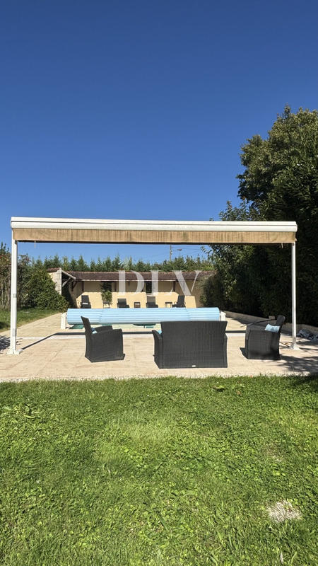 Maison - 214 m² - 8 pièces