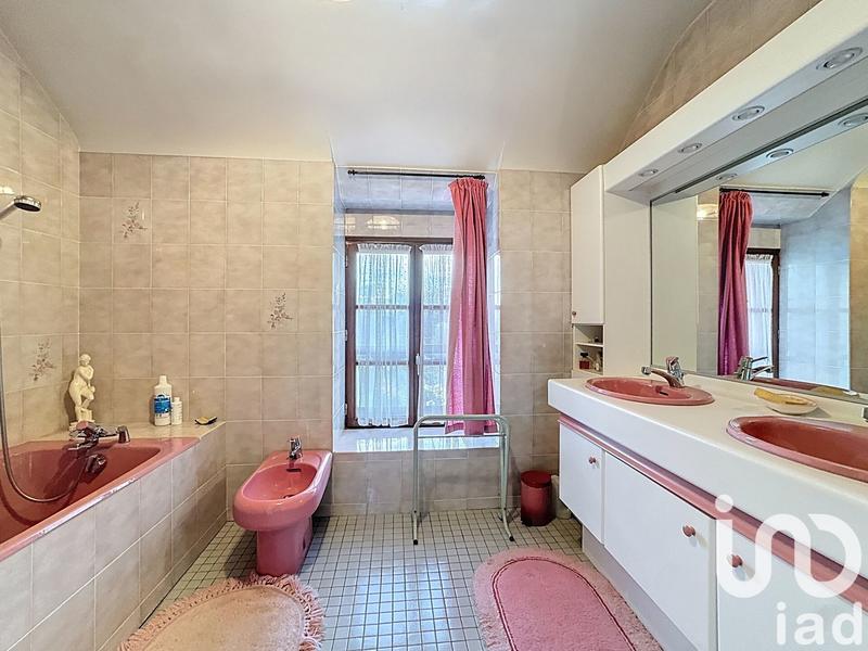 Maison - 306 m² - 8 pièces