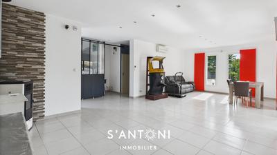 Maison - 122 m² - 4 pièces