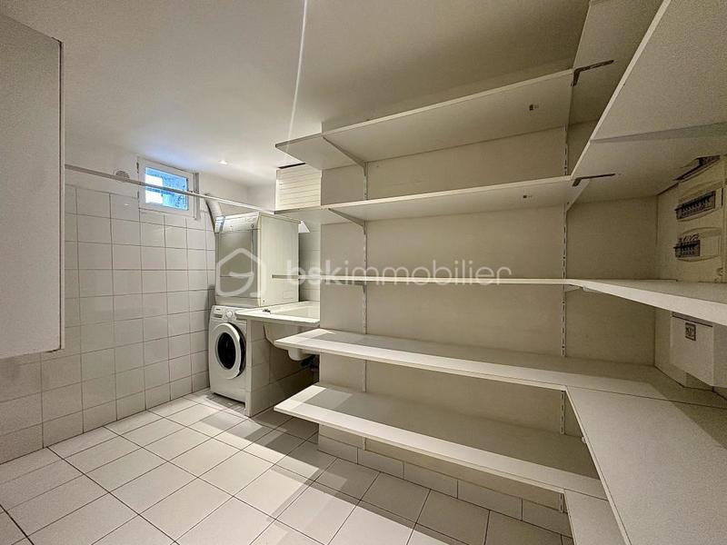 Maison - 241 m² - 10 pièces