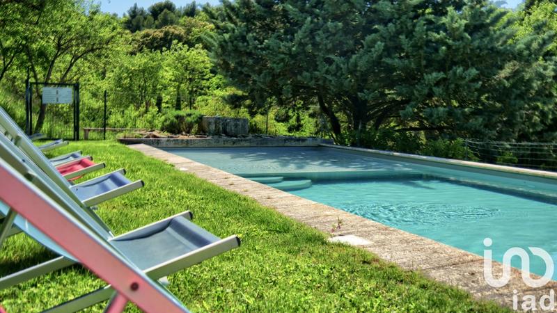 Maison - 591 m² - 12 pièces