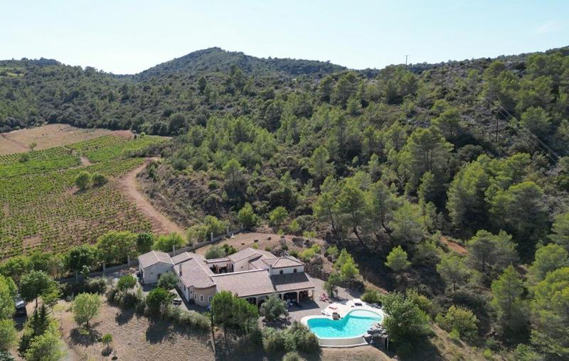 Demeure - 225 m² - 7 pièces