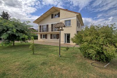 Maison traditionnelle - 181 m² - 7 pièces