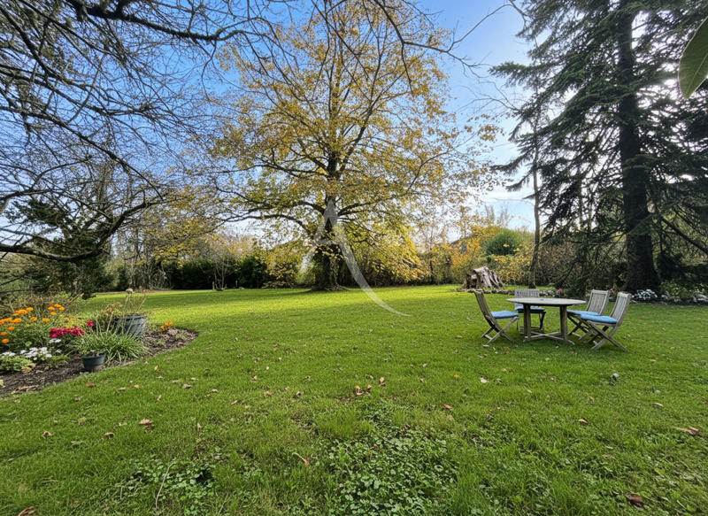 Maison - 333 m² - 9 pièces