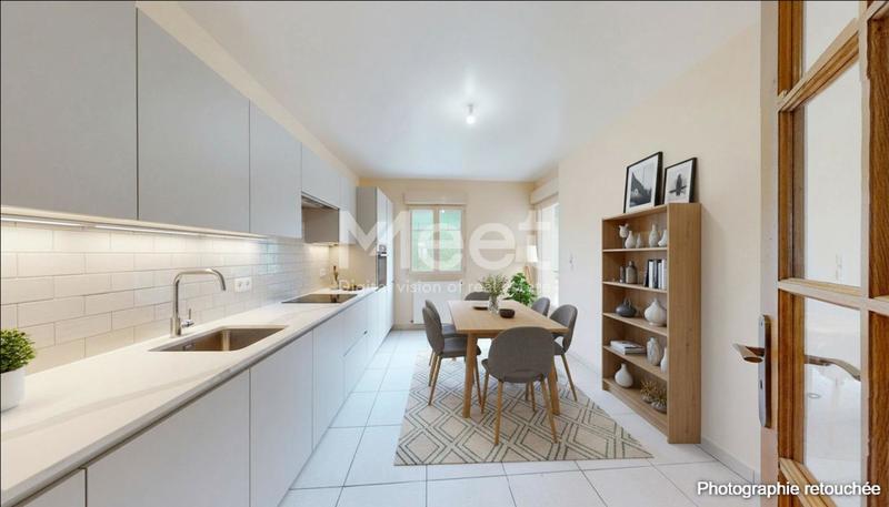 Maison - 220 m² - 6 pièces