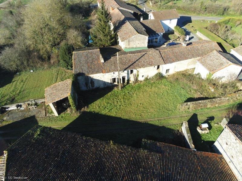 Maison en pierre - 72 m² - 2 pièces