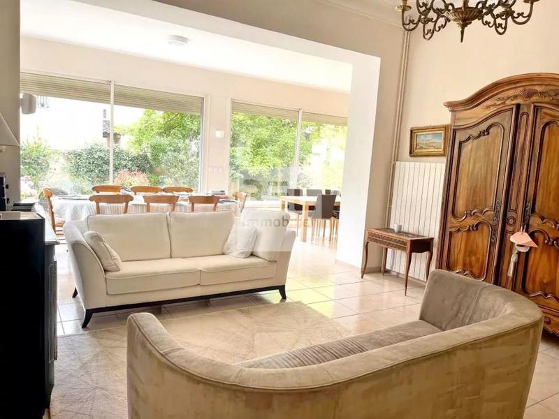 Maison de ville - 235 m² - 7 pièces