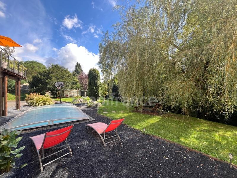 Maison - 472 m² - 15 pièces