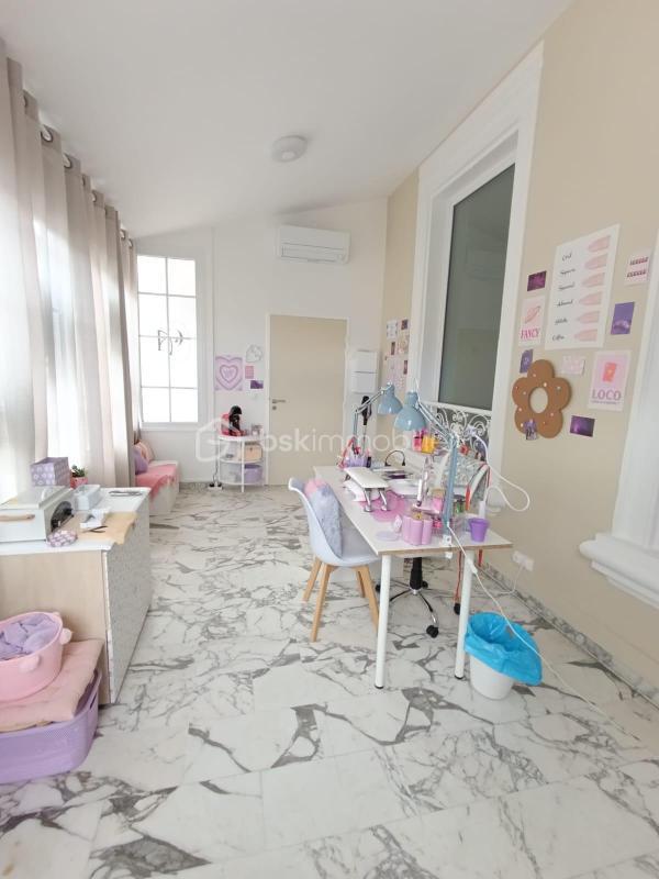 Local commercial - 226 m² - 10 pièces