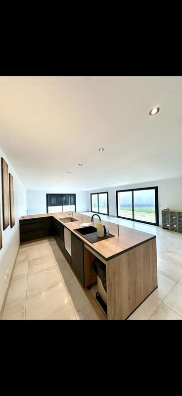 Maison traditionnelle - 340 m² - 5 pièces