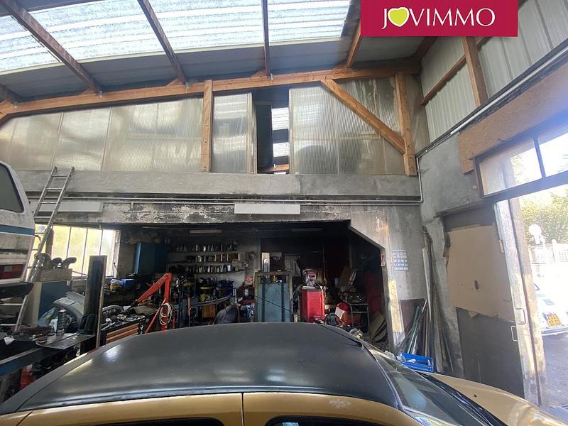 Magasins - 300 m² - 4 pièces