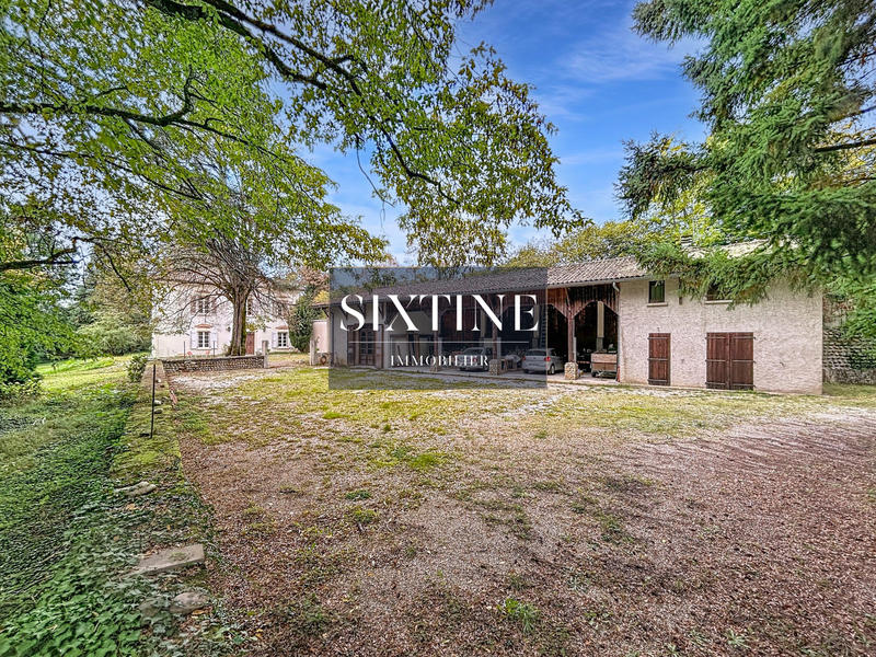 Maison - 312 m² - 9 pièces