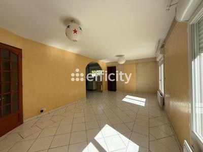 Maison - 80 m² - 5 pièces