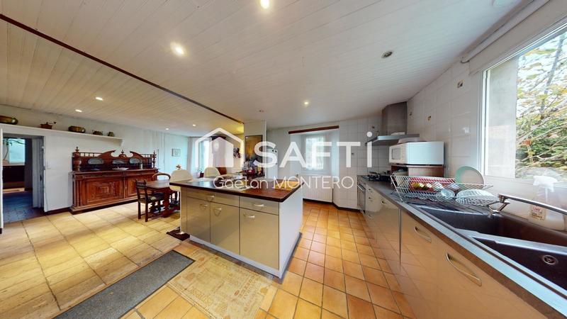 Maison - 260 m² - 8 pièces